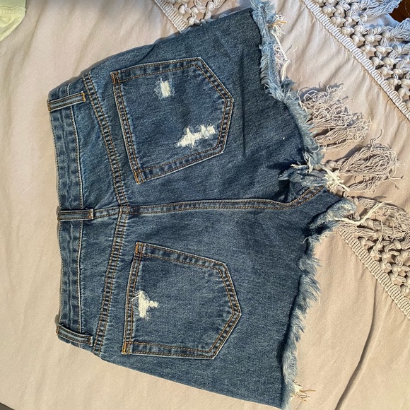 Medium wash ripped jean shorts size small (4) - Picture 2 of 3